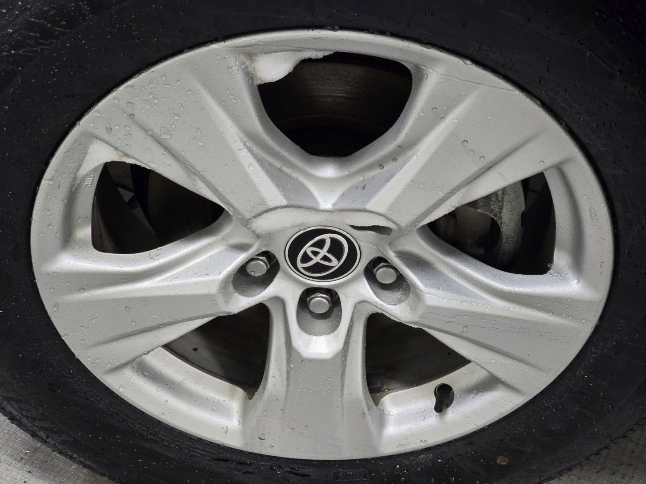 Used 2021 Toyota RAV4 XLE image 7