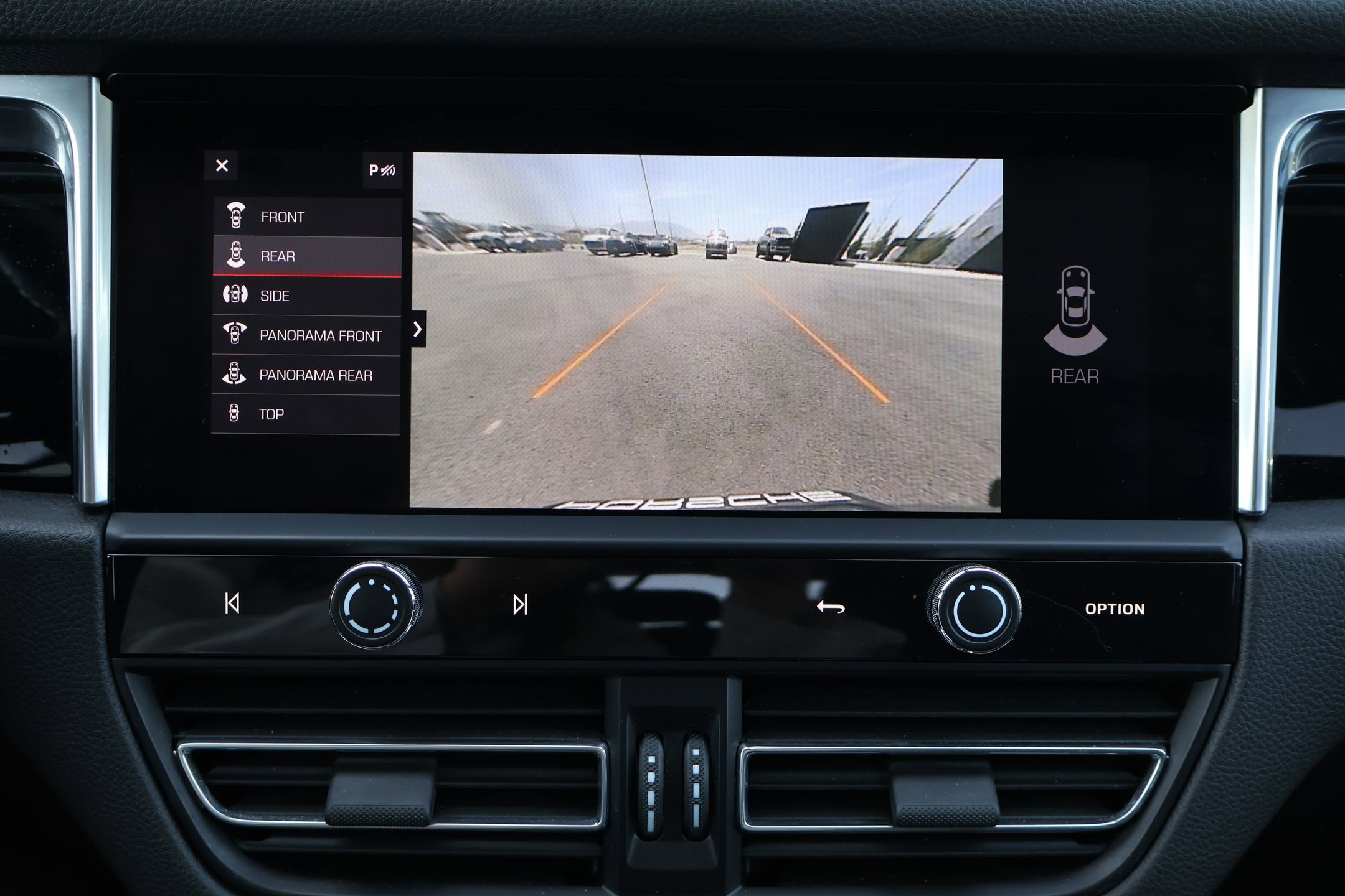 Certified 2023 Porsche Macan image 17