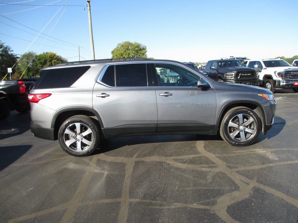 Used 2021 Chevrolet Traverse LT w/ LT Premium Package image 3