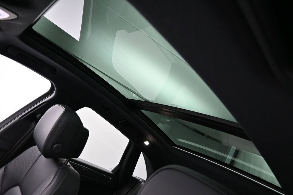 Certified 2023 Porsche Macan S AWD/4WD image 11