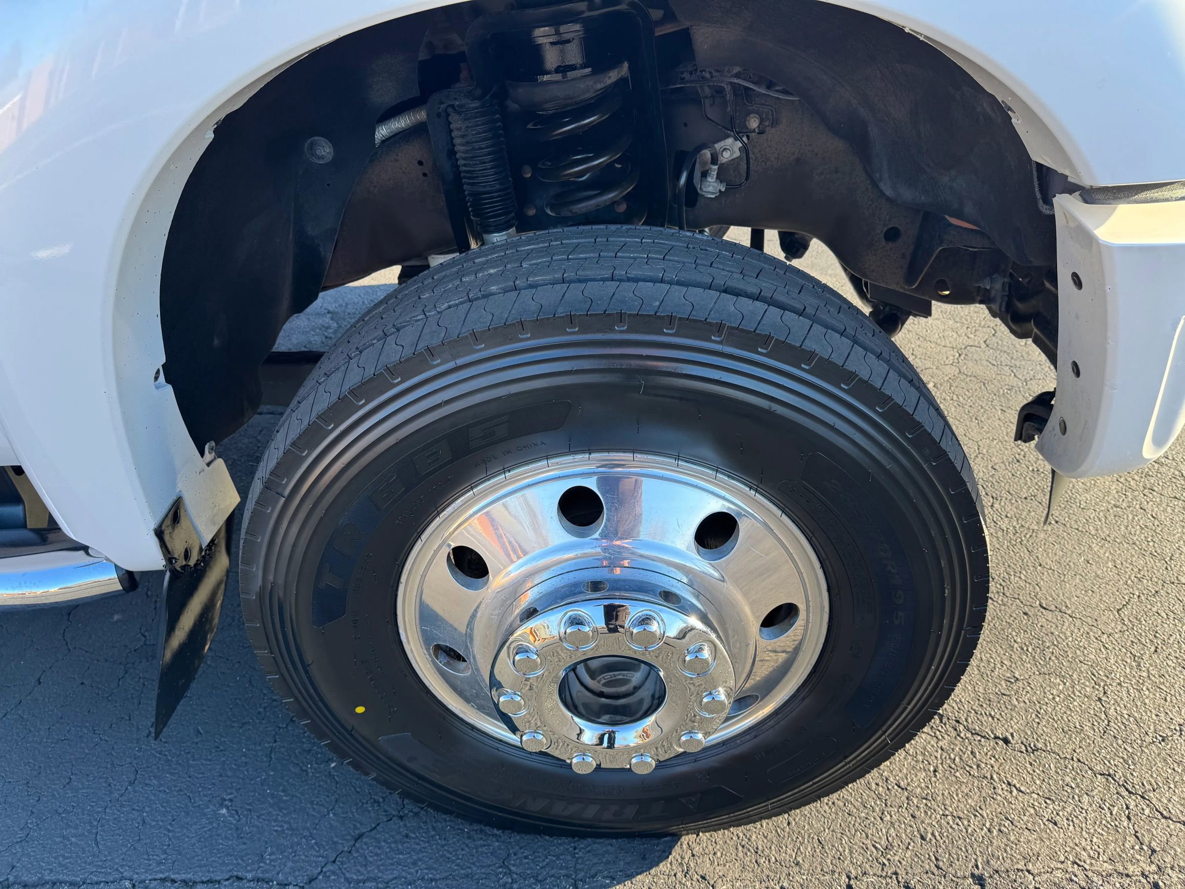 Used 2015 Ford F450 Lariat w/ Lariat Interior Package image 12