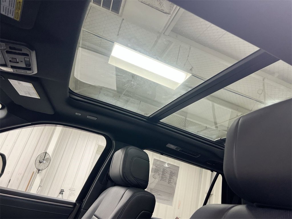 Used 2025 Toyota Sequoia Platinum image 18