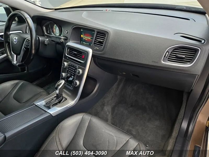 Used 2016 Volvo V60 T5 Cross Country w/ Convenience Package image 2