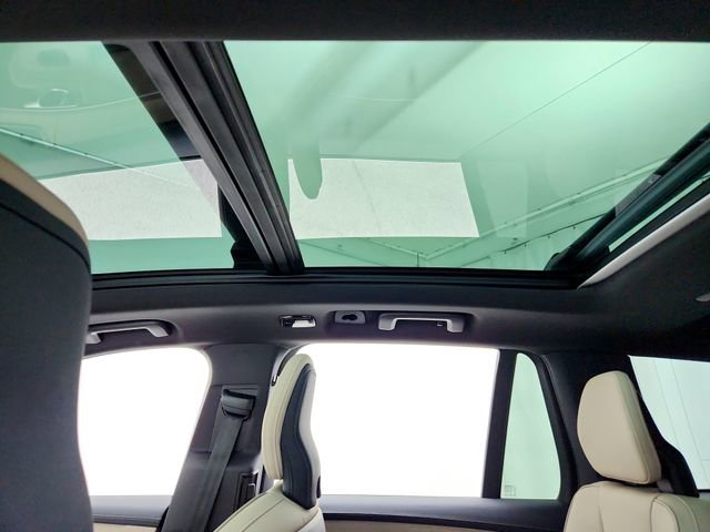 Certified 2026 Volvo XC90 B6 Plus w/ Protection Package Premier image 18