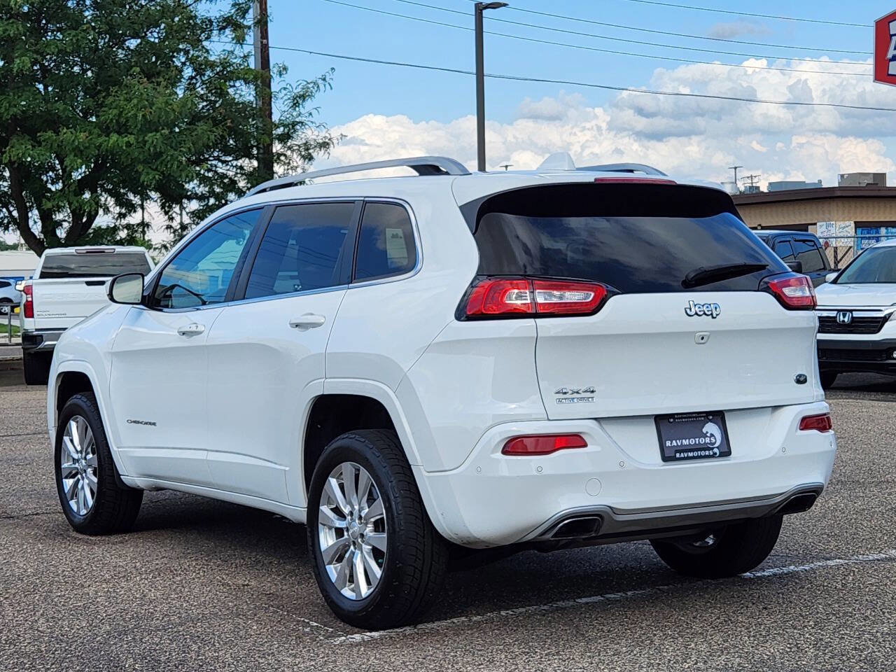 Used 2017 Jeep Cherokee Overland w/ Technology Group image 8