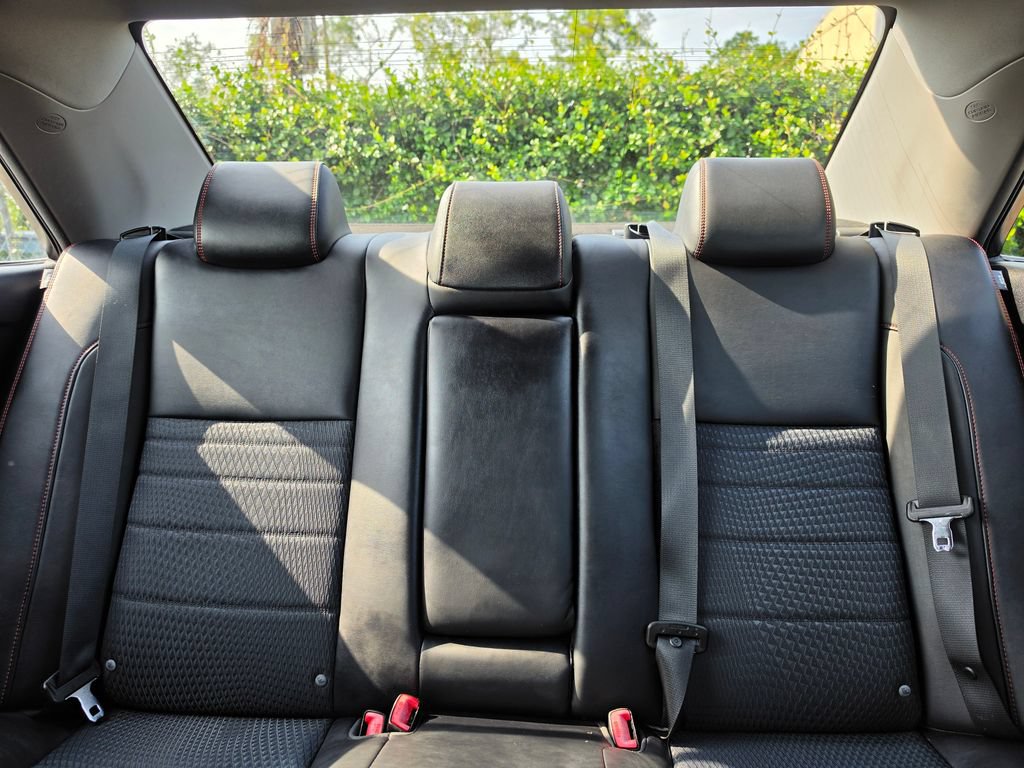Used 2015 Toyota Camry SE FWD image 32