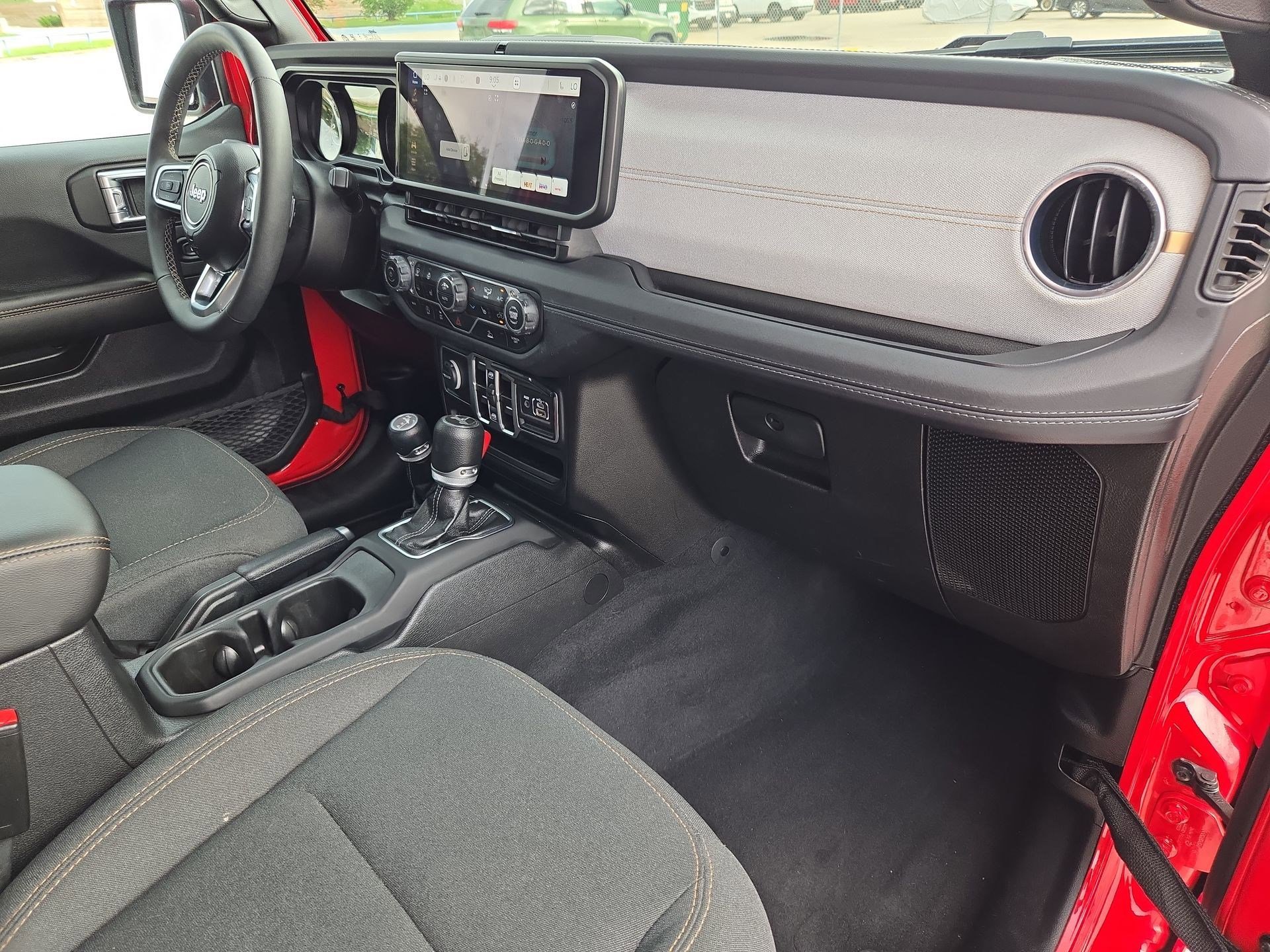 Used 2025 Jeep Wrangler Sahara AWD/4WD image 32
