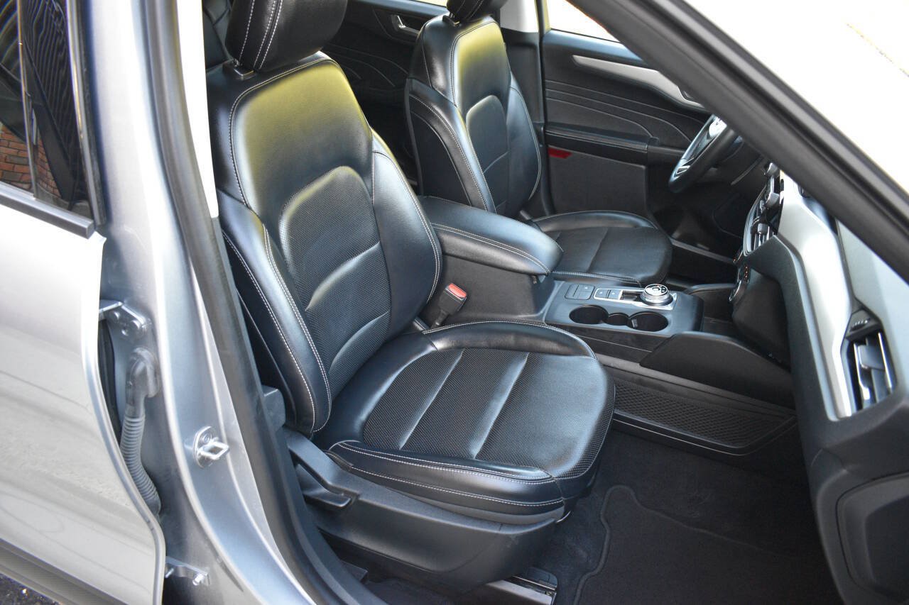 Used 2021 Ford Escape SEL w/ Technology Package FWD image 20