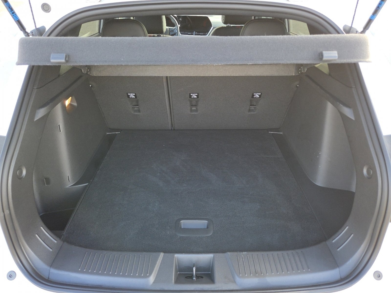 Used 2025 Chevrolet Trax RS w/ Sunroof Package image 24