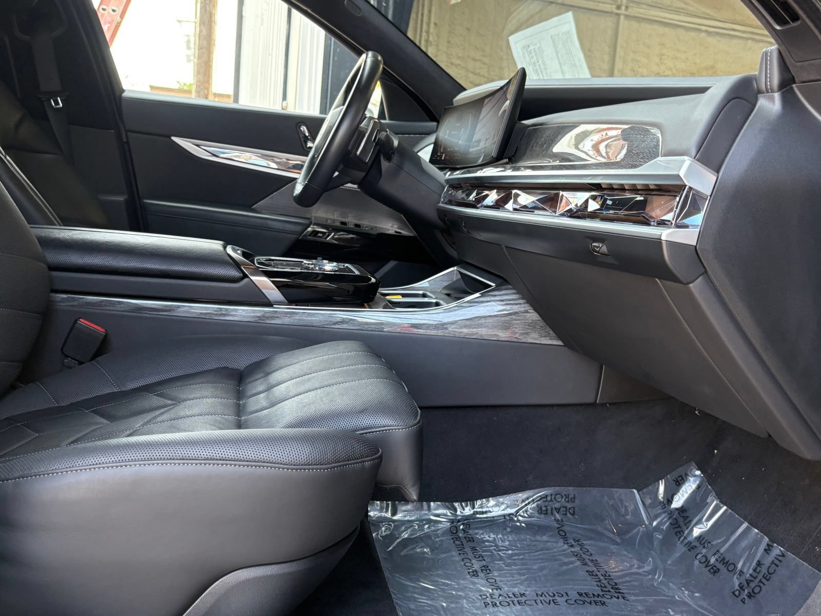 Used 2023 BMW 760i xDrive AWD/4WD image 36