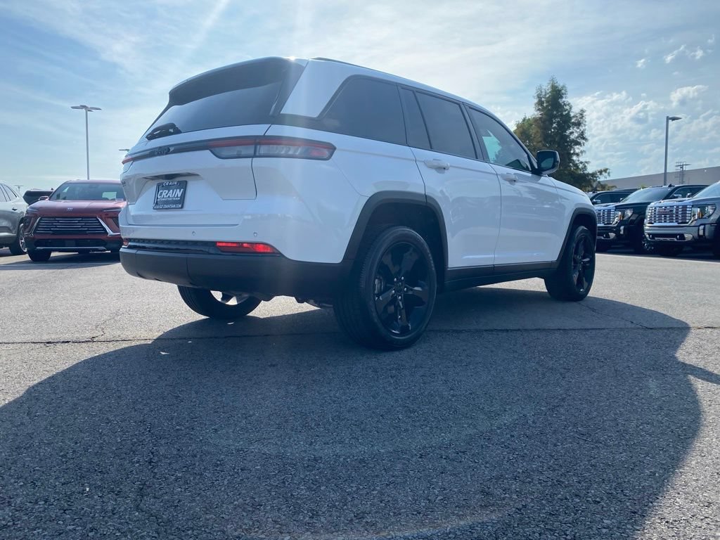 Used 2024 Jeep Grand Cherokee Altitude AWD/4WD image 7