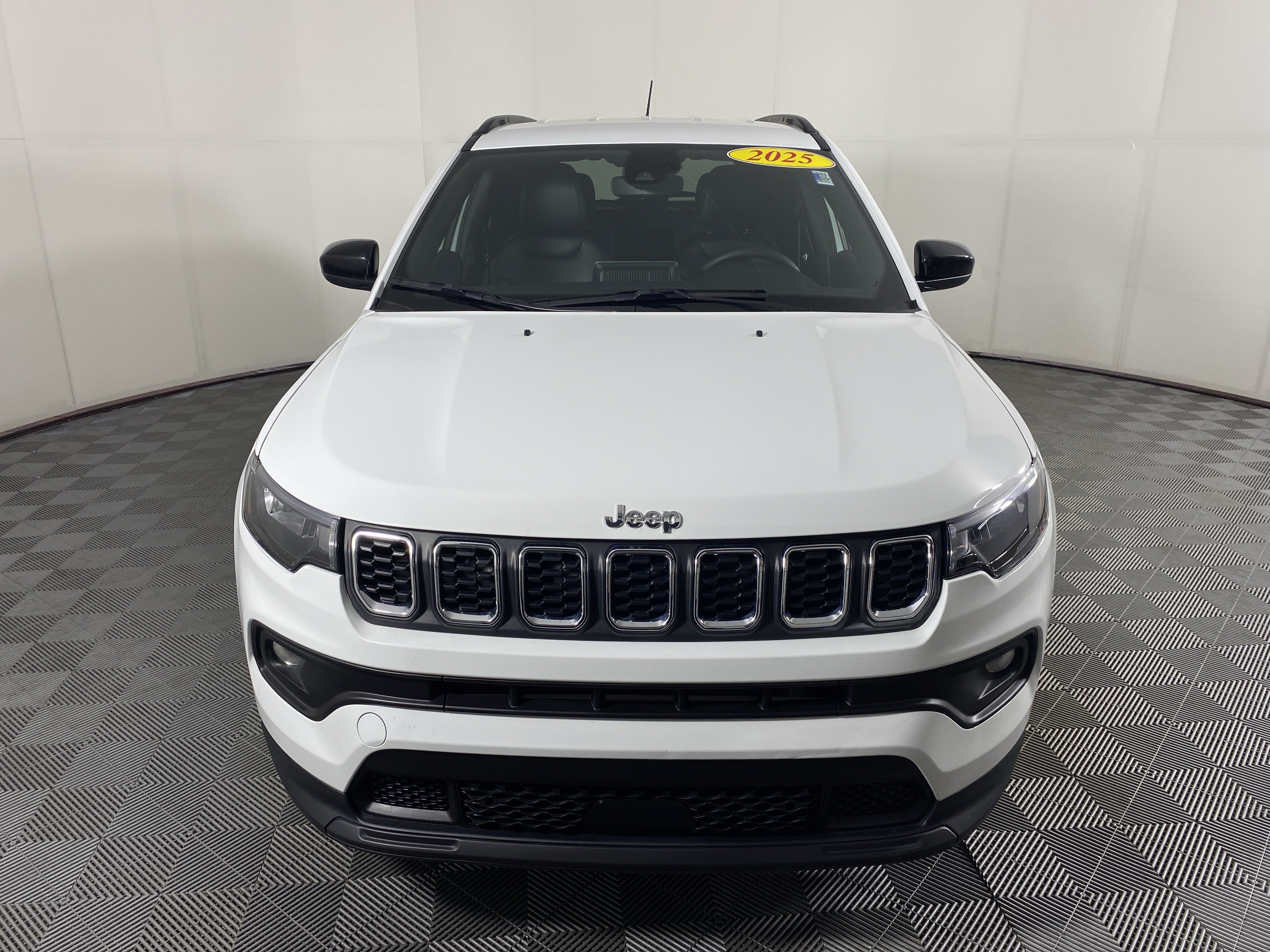 Used 2025 Jeep Compass Latitude AWD/4WD image 11