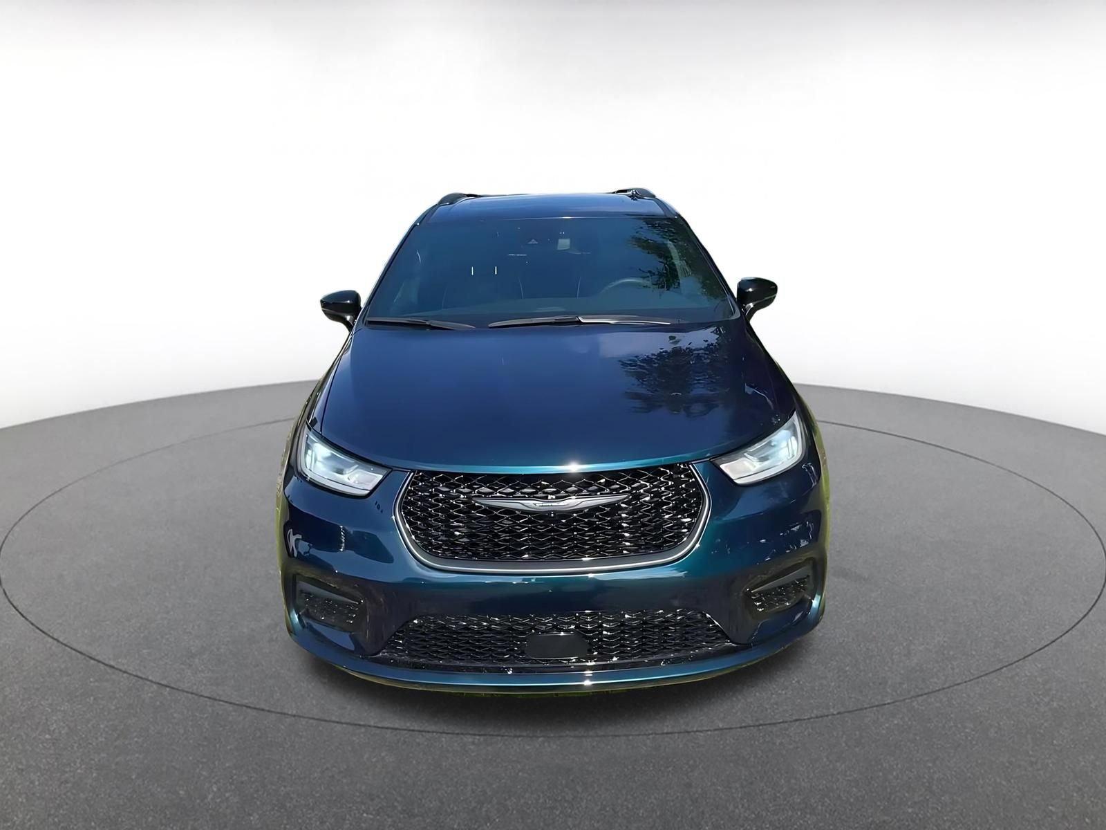 Used 2025 Chrysler Pacifica Limited FWD image 4