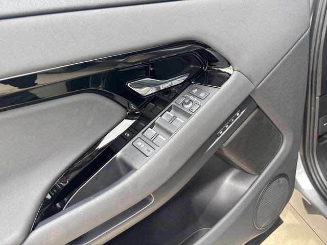 New 2026 Land Rover Range Rover Evoque Dynamic SE image 12