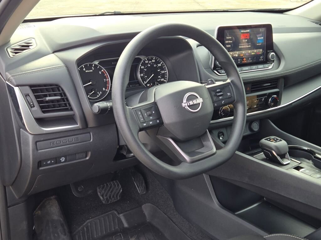 Used 2025 Nissan Rogue S image 21