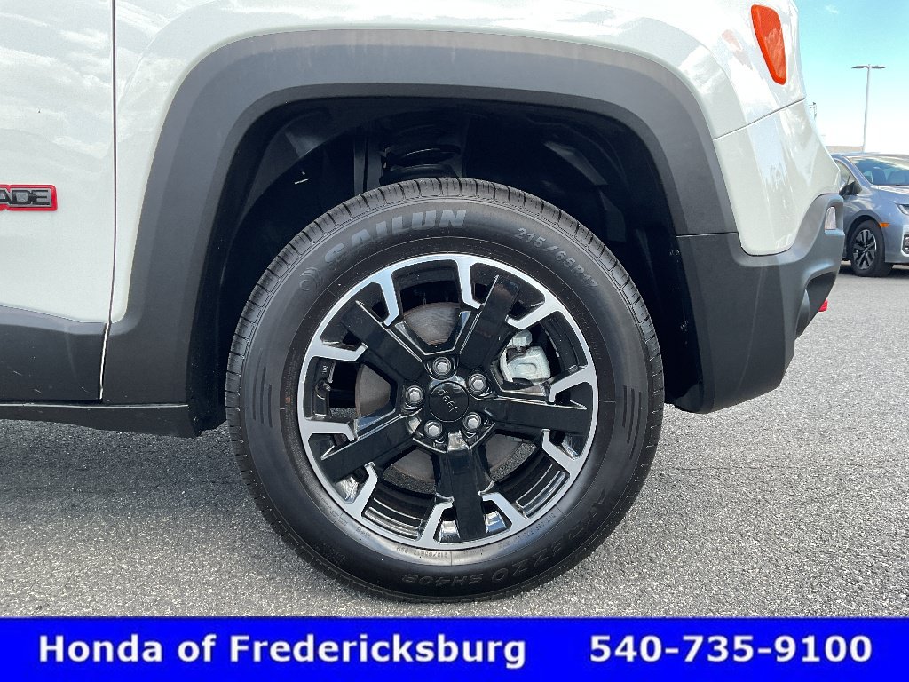 Used 2023 Jeep Renegade Trailhawk AWD/4WD image 12