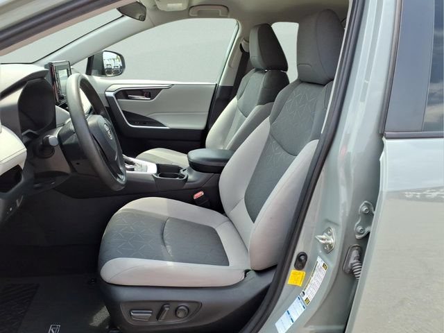 Used 2021 Toyota RAV4 XLE AWD/4WD image 12