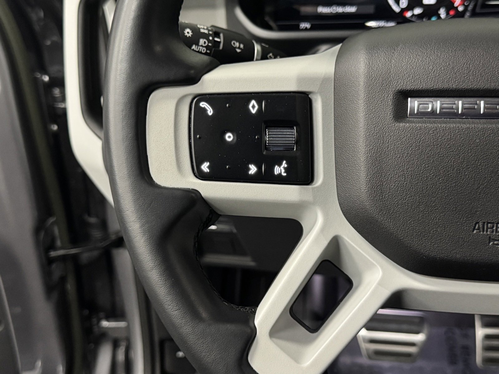 Used 2023 Land Rover Defender 110 S image 30