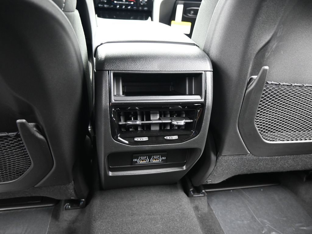 Used 2025 Jeep Grand Cherokee Laredo image 30