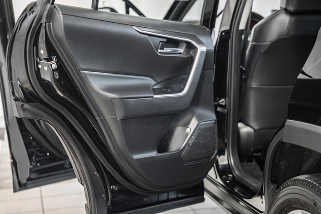 Used 2020 Toyota RAV4 XLE Premium image 34