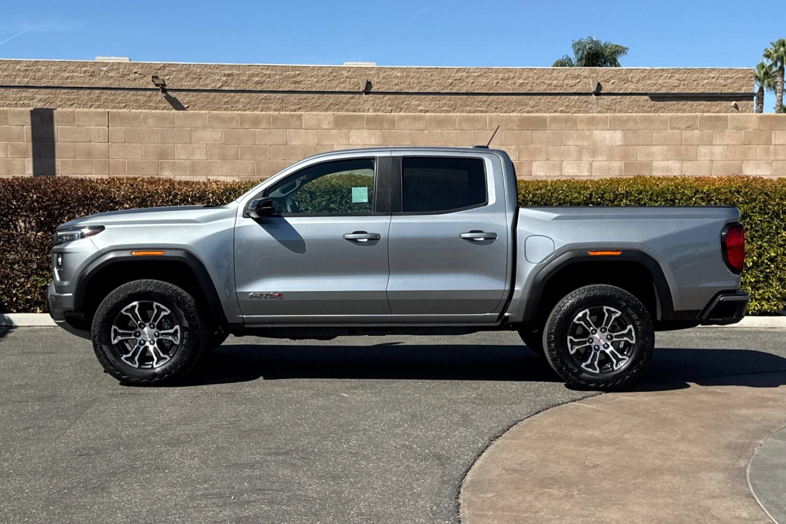 Certified 2025 GMC Canyon AT4 AWD/4WD image 7