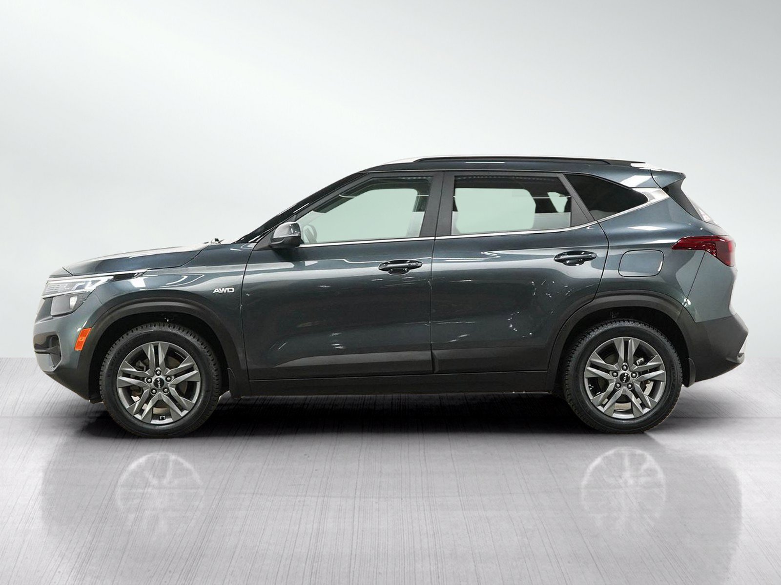 Used 2023 Kia Seltos S AWD/4WD image 2