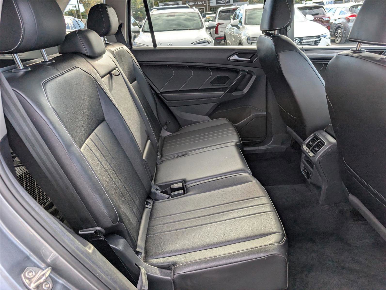 Used 2023 Volkswagen Tiguan SE w/ Panoramic Sunroof Package image 13