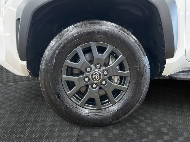 Used 2025 Toyota 4Runner SR5 AWD/4WD image 14