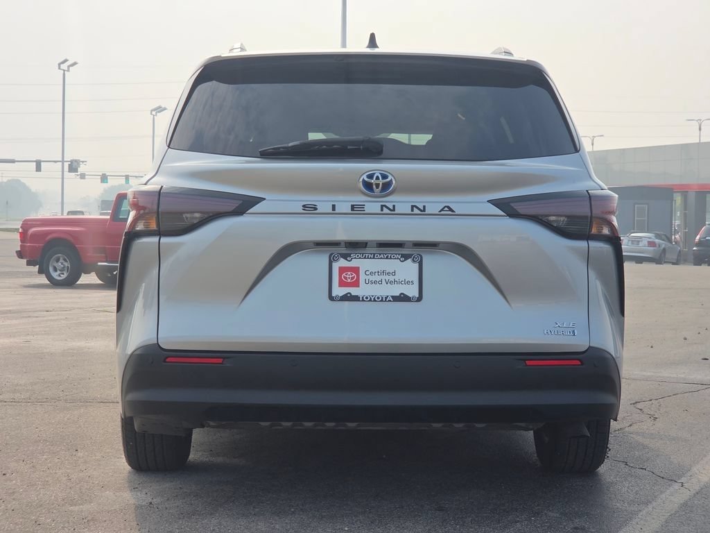 Used 2024 Toyota Sienna XLE FWD image 25