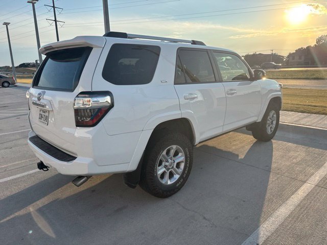 Used 2022 Toyota 4Runner SR5 Premium w/ Moonroof Package AWD/4WD image 6