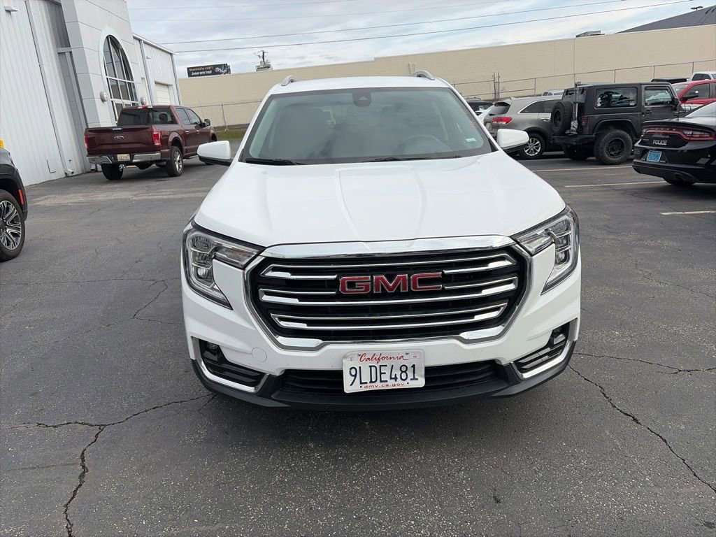 Used 2024 GMC Terrain SLT image 2