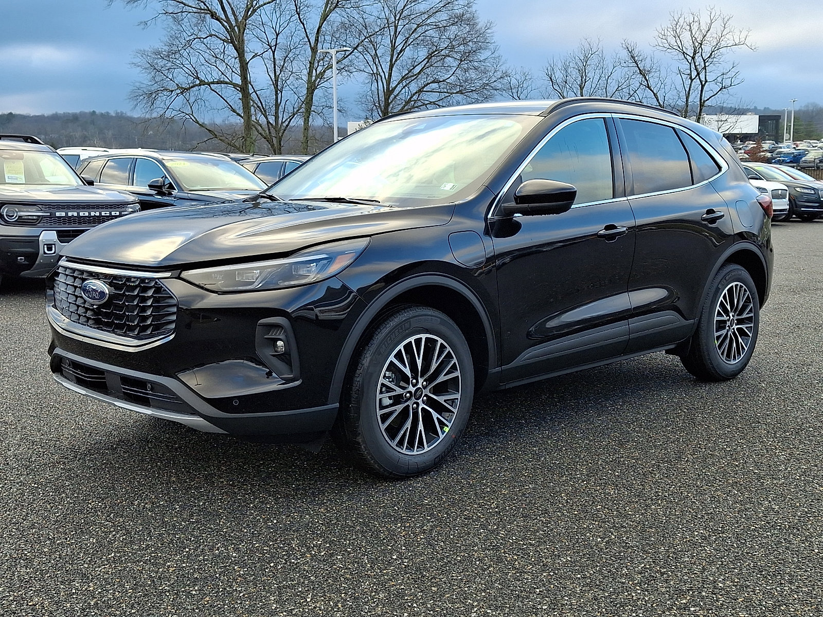 New 2026 Ford Escape SE w/ PHEV Premium Package image 2