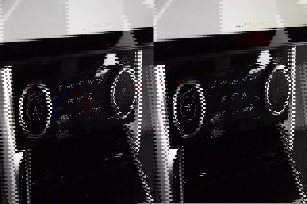 Used 2023 Land Rover Range Rover SE image 38