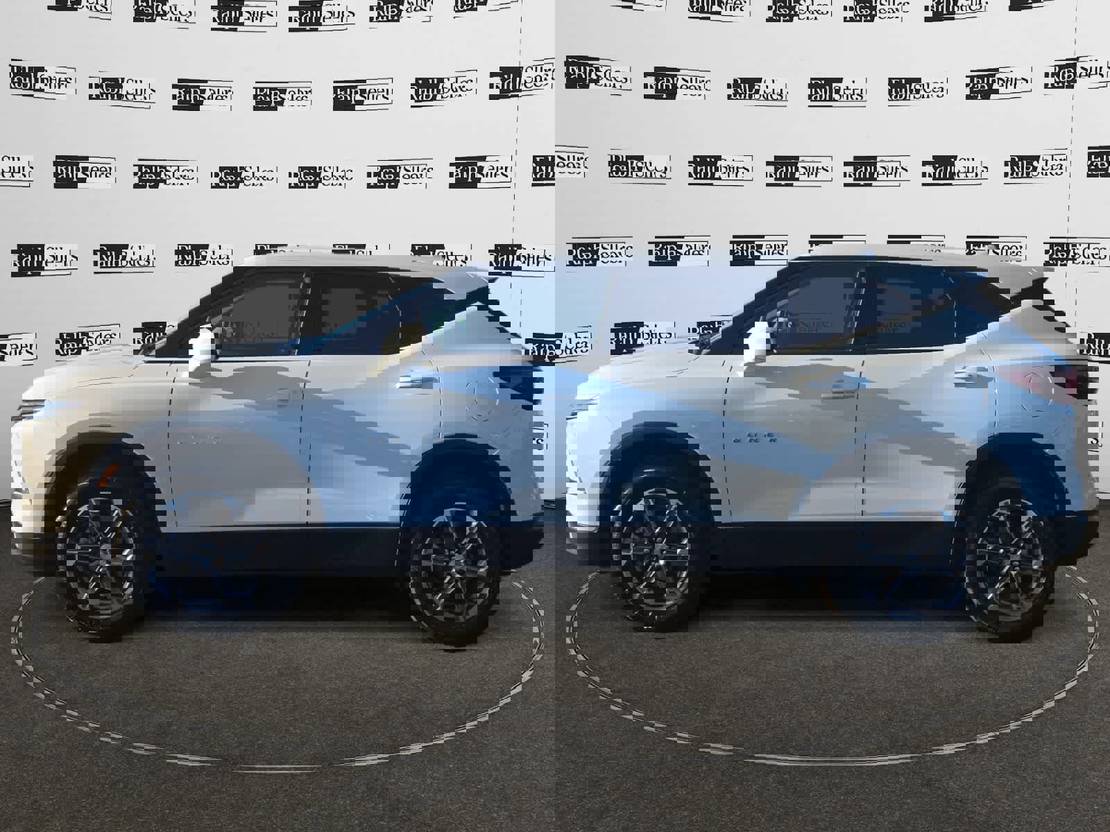 Used 2025 Chevrolet Blazer LT image 3