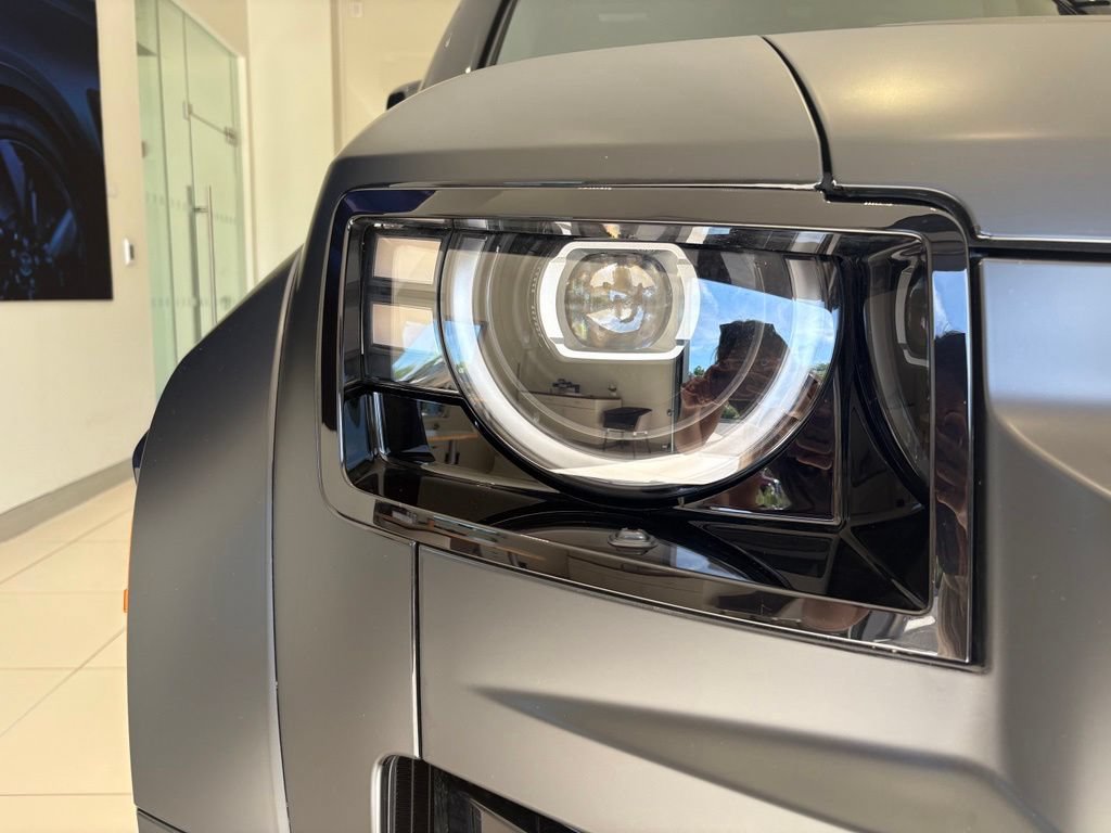 New 2026 Land Rover Defender 110 AWD/4WD image 10