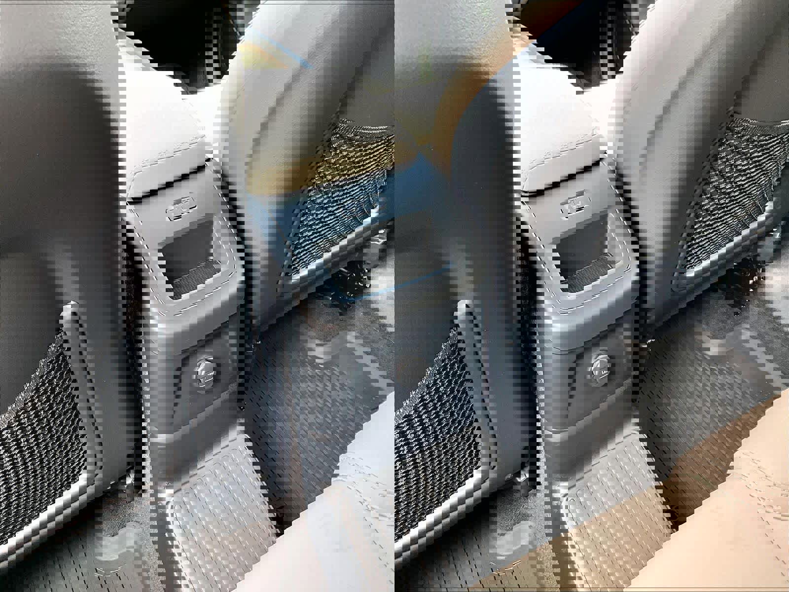 Used 2026 Volvo XC60 T8 Plus w/ Protection Package Premier image 37