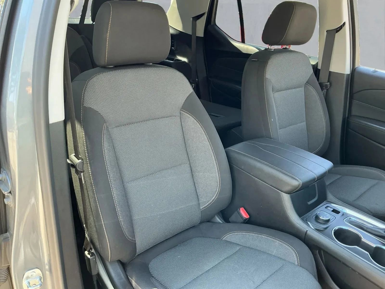 Used 2021 Chevrolet Traverse LT image 24