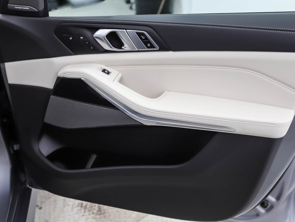 New 2026 BMW X5 xDrive50e image 28