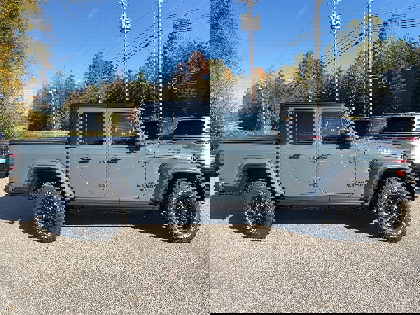 New 2025 Jeep Gladiator Sport image 3