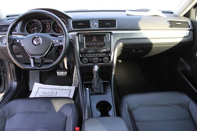 Used 2017 Volkswagen Passat 1.8T R-Line image 24