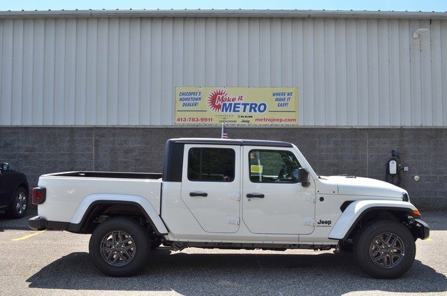 New 2025 Jeep Gladiator Sport