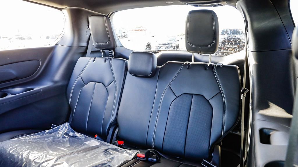 New 2026 Chrysler Pacifica Select image 22