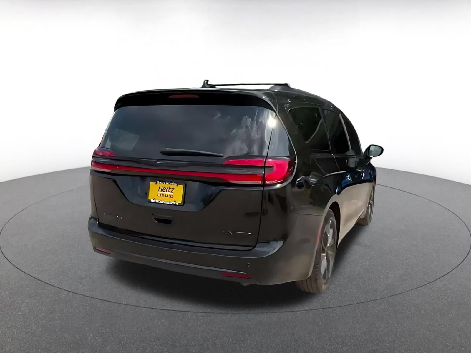 Used 2025 Chrysler Pacifica Limited FWD image 15