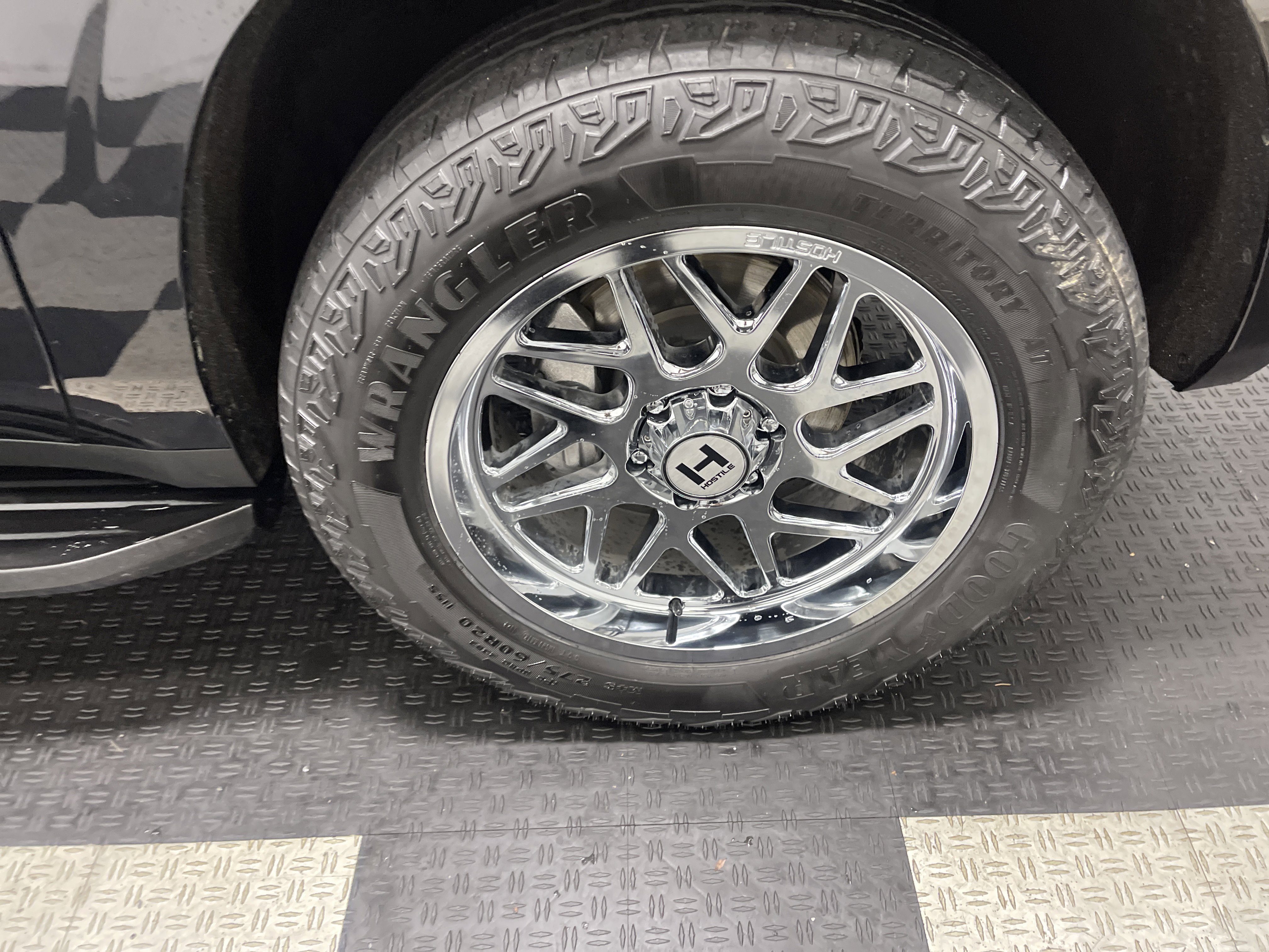 Used 2023 GMC Yukon XL AT4 w/ LPO, Floor Liner Package image 28