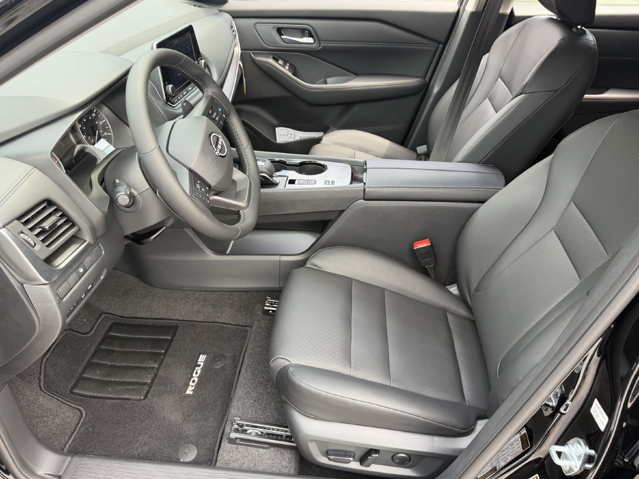 New 2026 Nissan Rogue Dark Armor FWD image 19