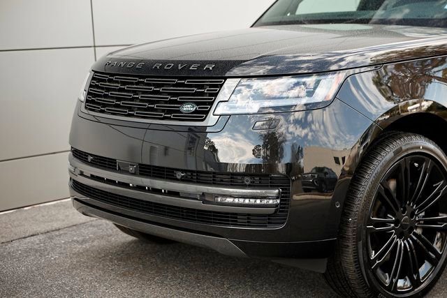 New 2026 Land Rover Range Rover SE image 2