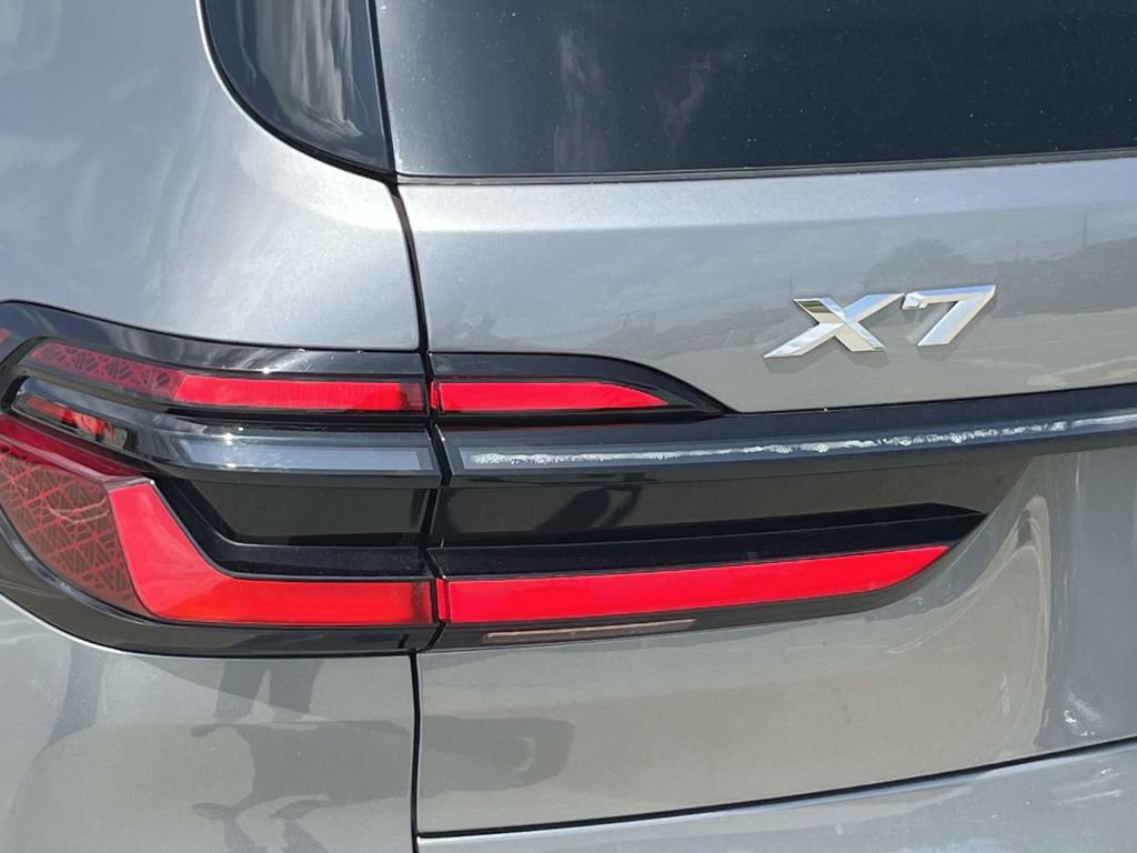 Used 2024 BMW X7 xDrive40i w/ M Sport Package AWD/4WD image 10