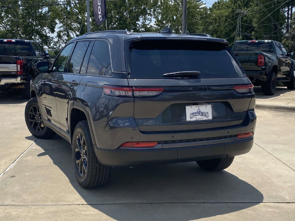 New 2026 Jeep Grand Cherokee Altitude RWD image 34