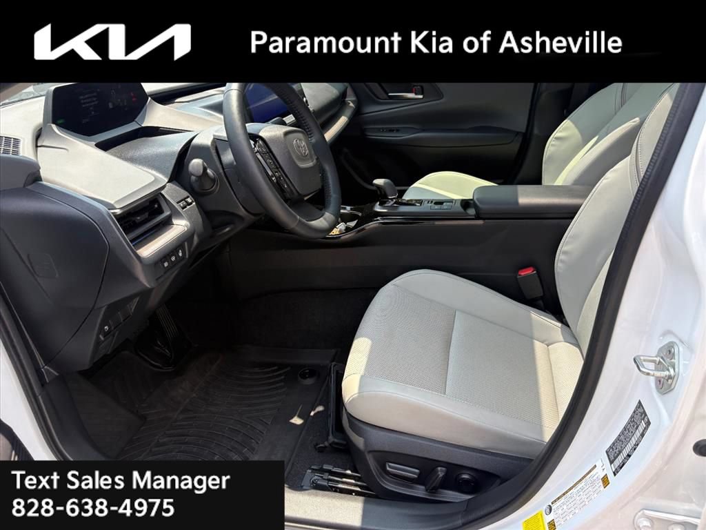 Used 2024 Toyota Prius XLE FWD image 18