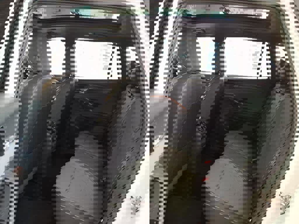 Certified 2025 Volkswagen Tiguan SE R-Line image 17